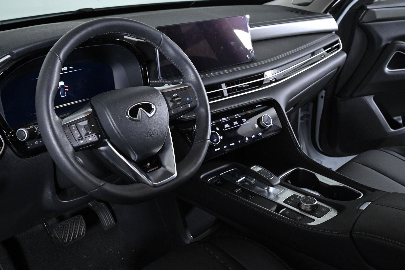 Certified 2026 INFINITI QX60 Luxe w/ Family Package AWD/4WD image 10