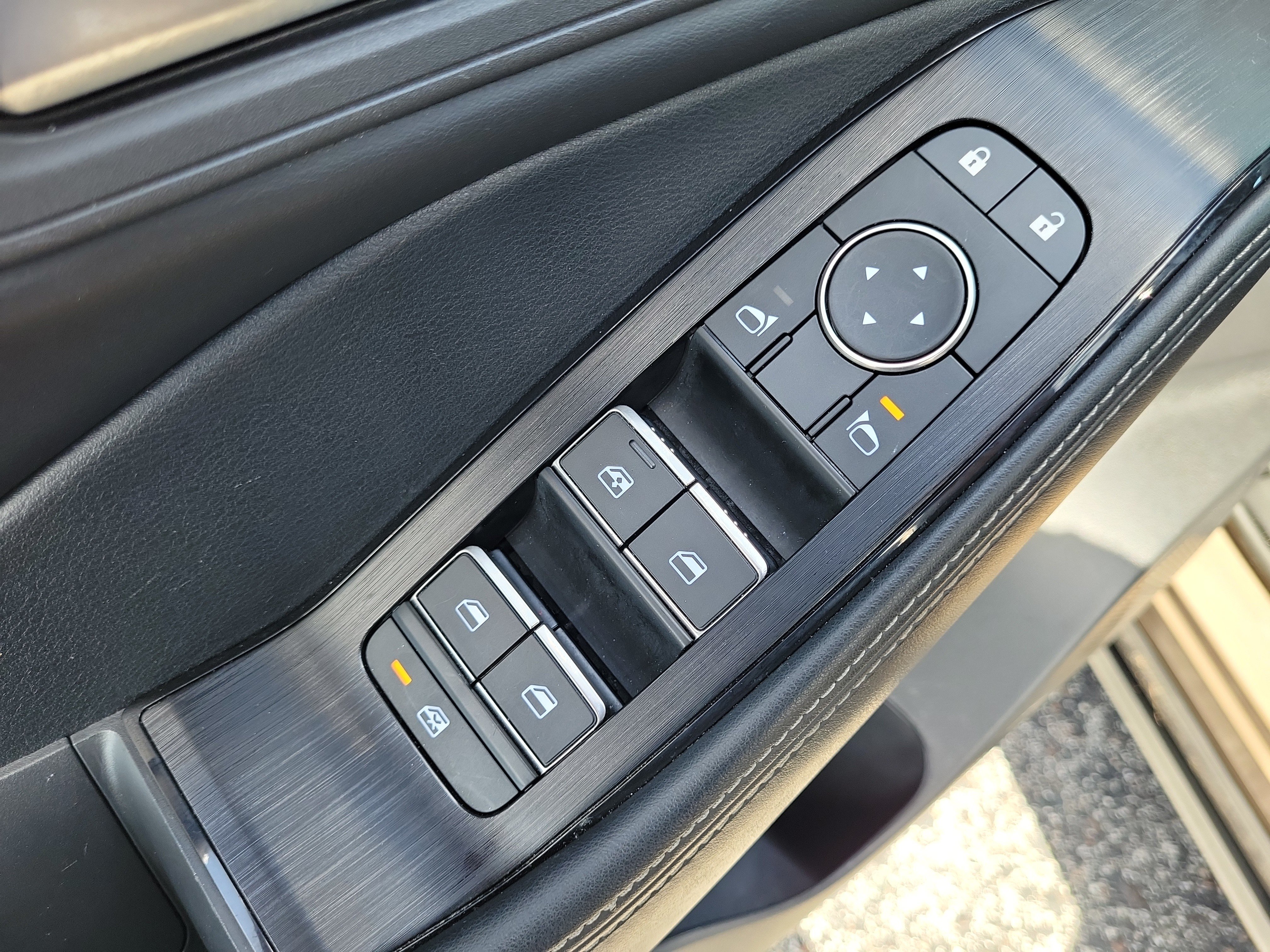 Certified 2025 Nissan Rogue SL FWD image 12