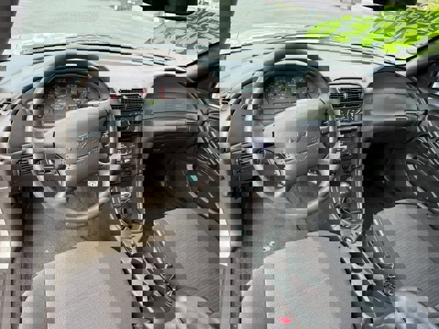 Used 2001 Ford Mustang Deluxe image 11