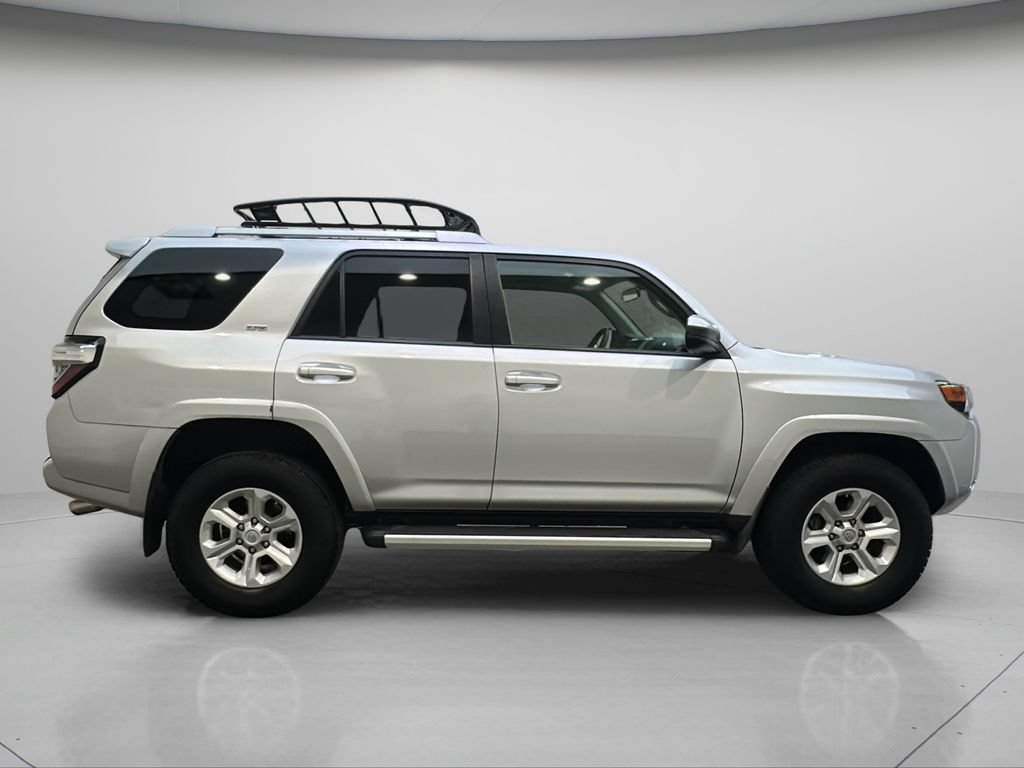 Used 2018 Toyota 4Runner SR5 AWD/4WD image 7