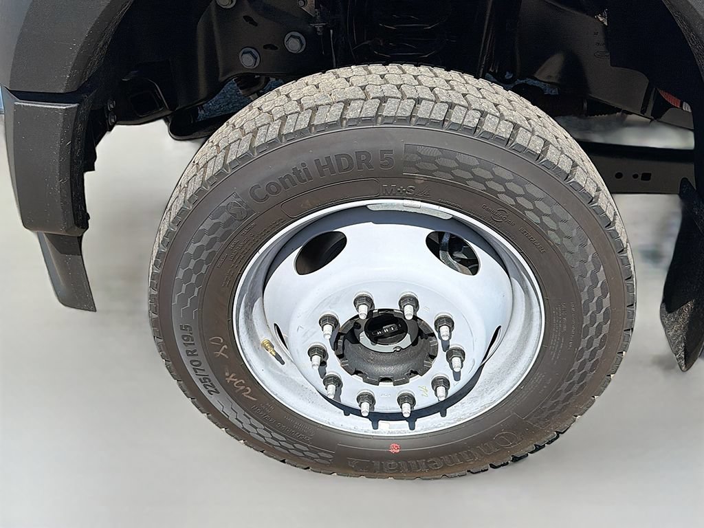 New 2026 Ford F550 4x4 Crew Cab image 14