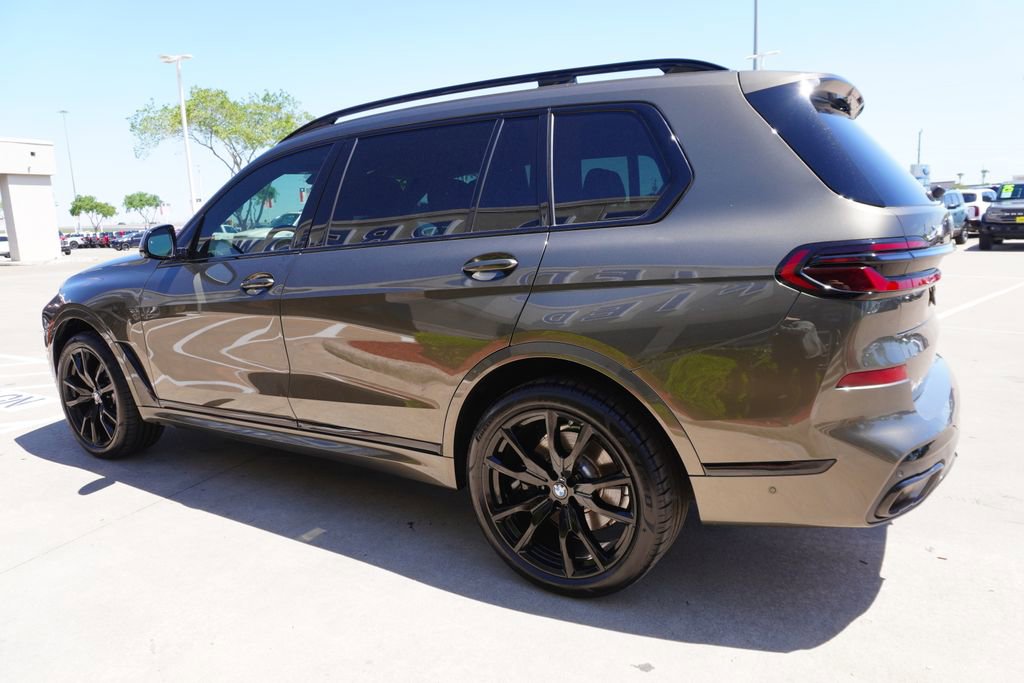 Used 2025 BMW X7 xDrive40i w/ M Sport Package AWD/4WD image 2