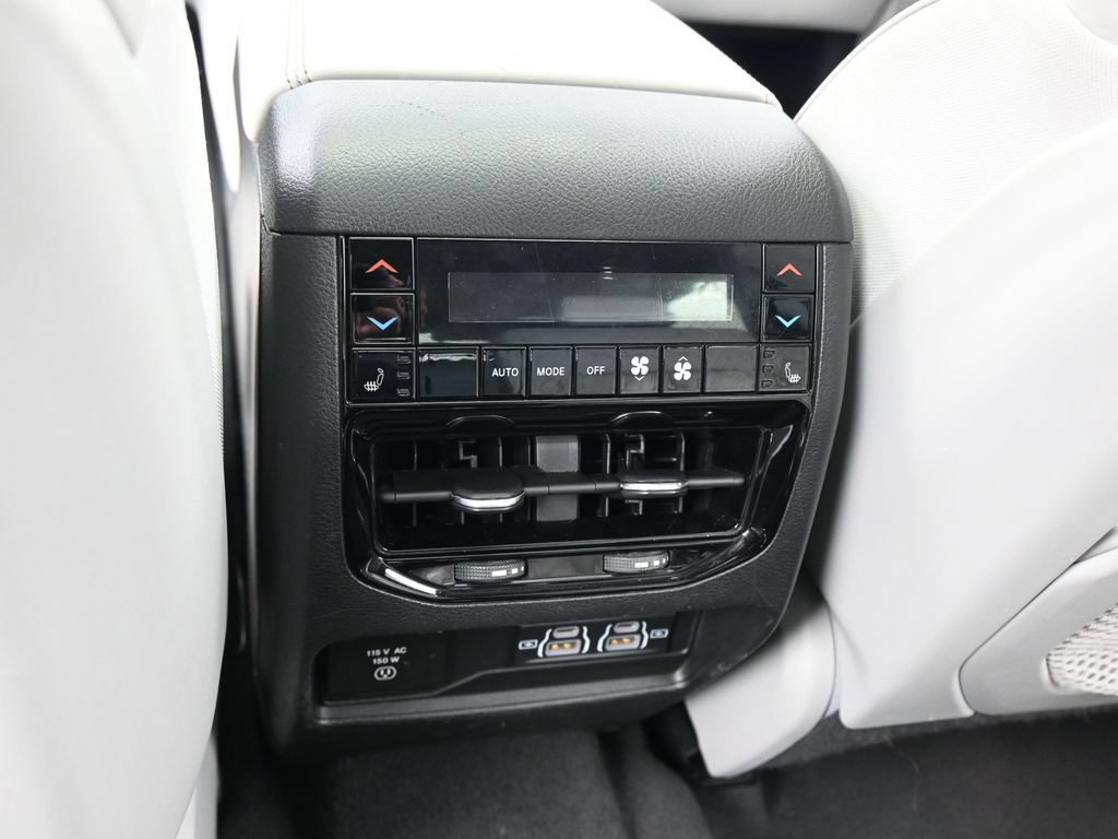 Used 2023 Jeep Grand Cherokee L Summit w/ Luxury Tech Group V AWD/4WD image 40