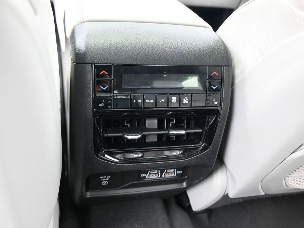 Used 2023 Jeep Grand Cherokee L Summit w/ Luxury Tech Group V image 40