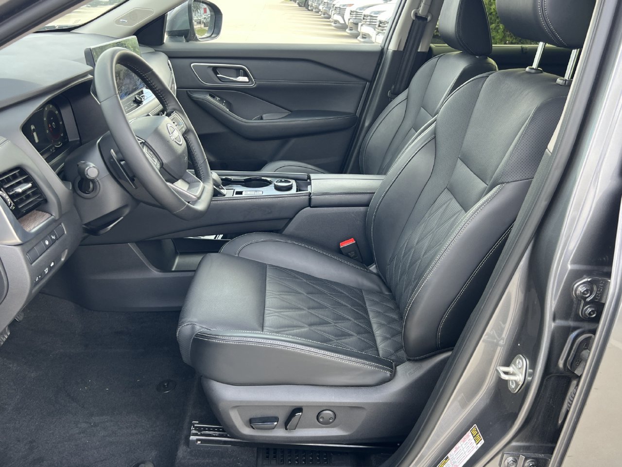 Certified 2026 Nissan Rogue Platinum w/ Platinum Premium Package AWD/4WD image 8