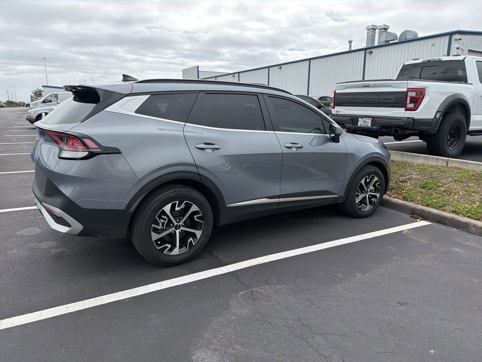 Used 2025 Kia Sportage EX w/ Premium Package image 3