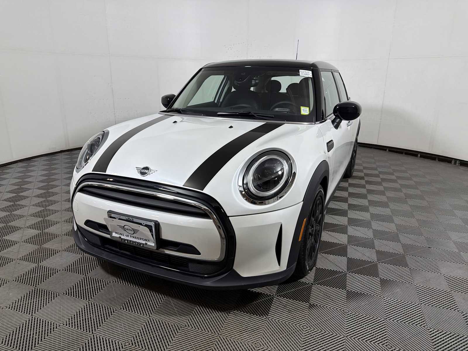 Certified 2023 MINI Cooper 4-Door Hardtop image 3