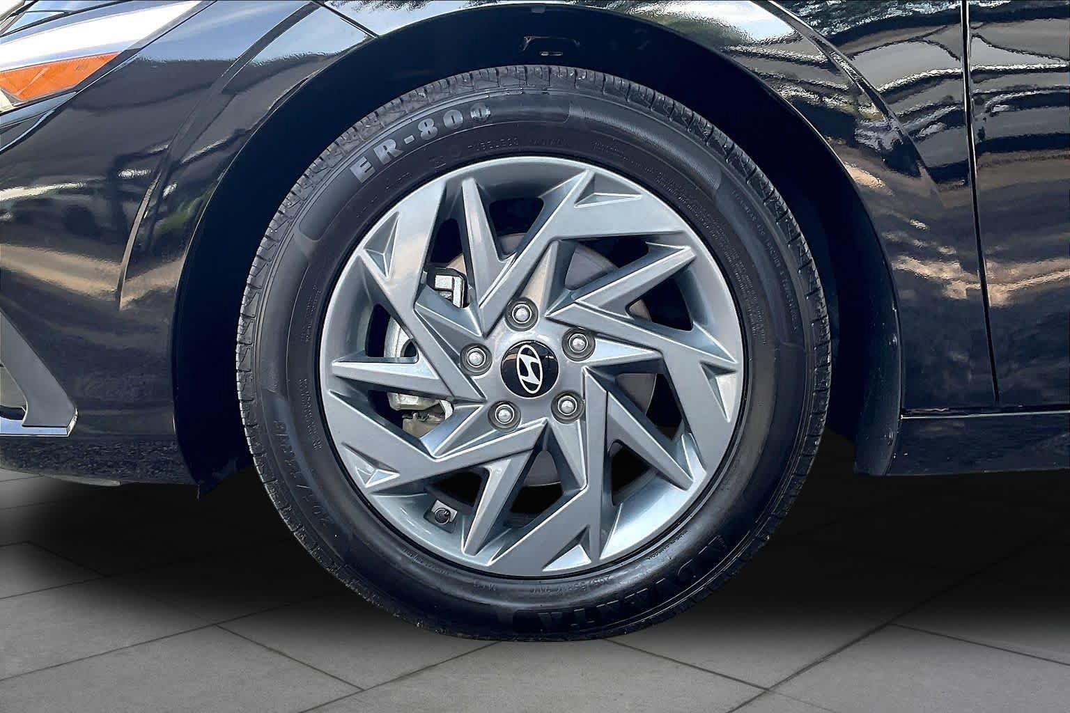 Certified 2024 Hyundai Elantra SEL FWD image 10