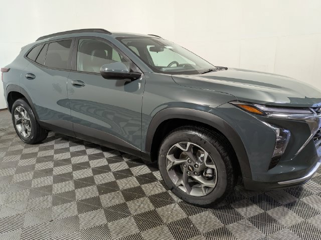 Used 2025 Chevrolet Trax LT