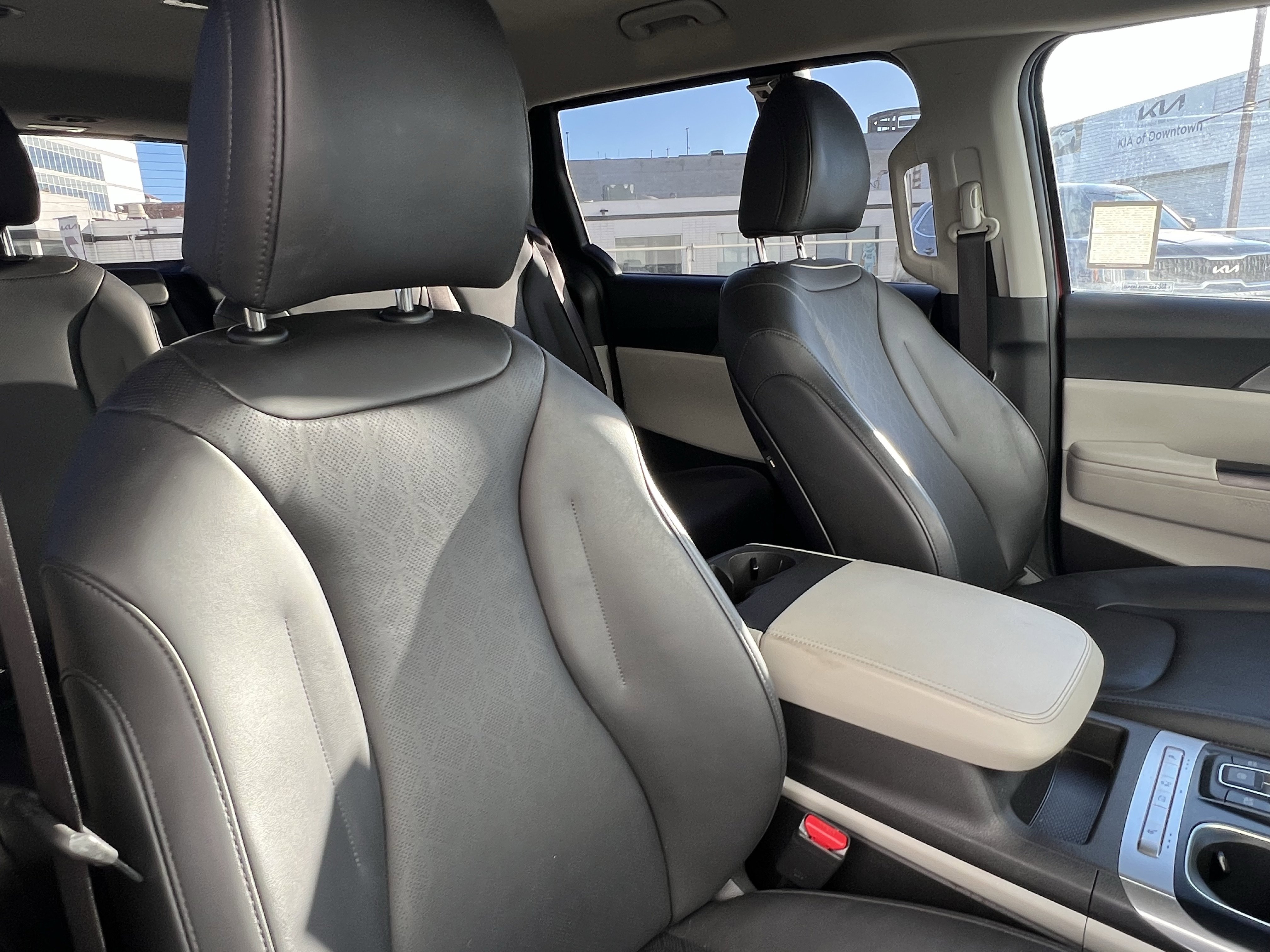 Used 2024 Kia Carnival LX image 13