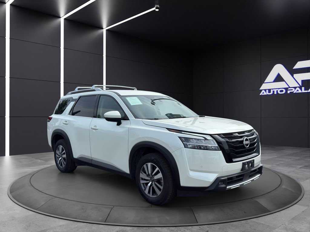 Used 2023 Nissan Pathfinder SL w/ Black Appearance Package image 3
