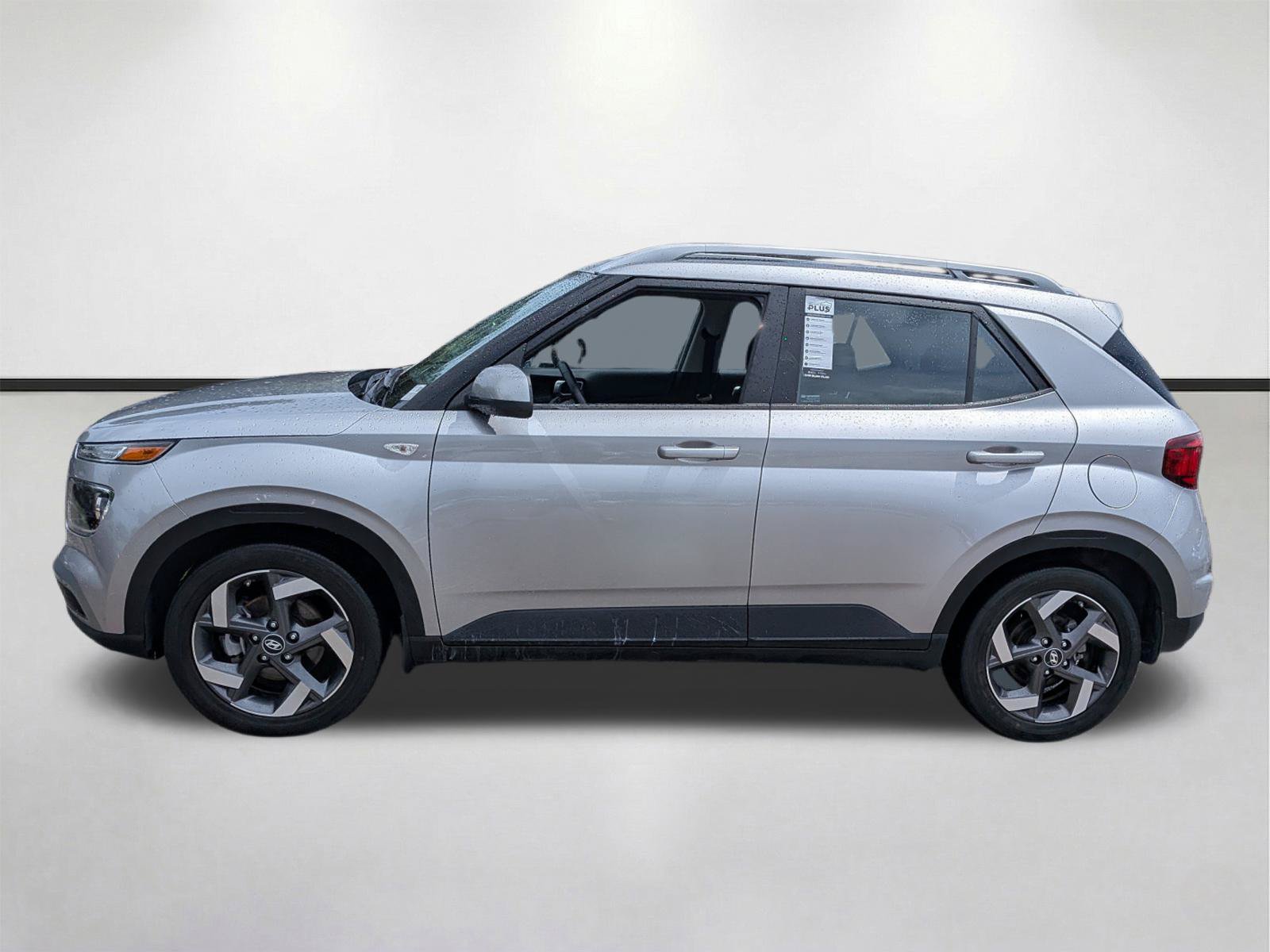 Used 2023 Hyundai Venue SEL FWD image 7