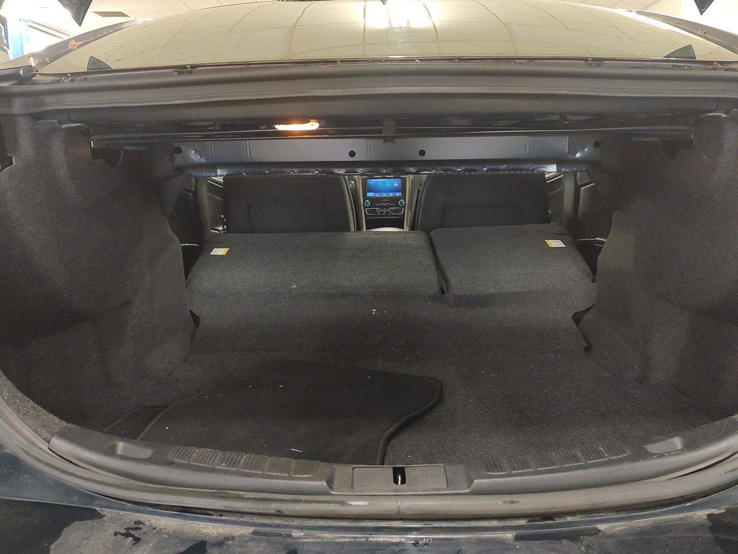 Used 2020 Ford Fusion SE FWD image 19