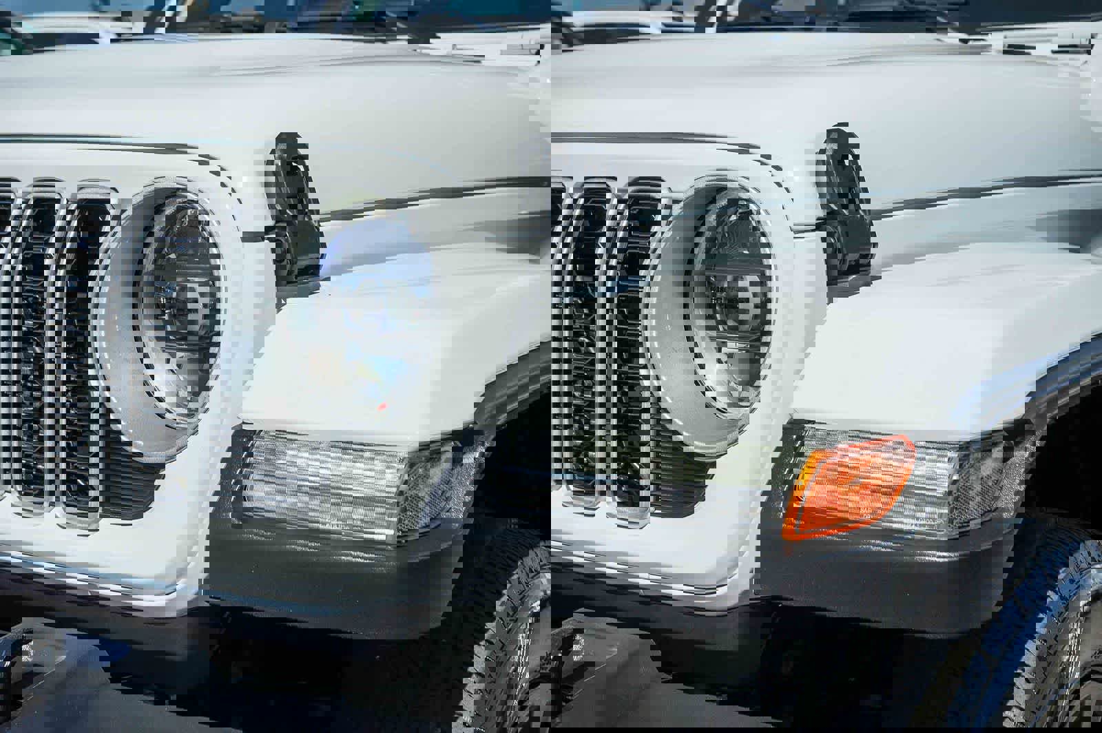 Used 2025 Jeep Wrangler Sahara image 8