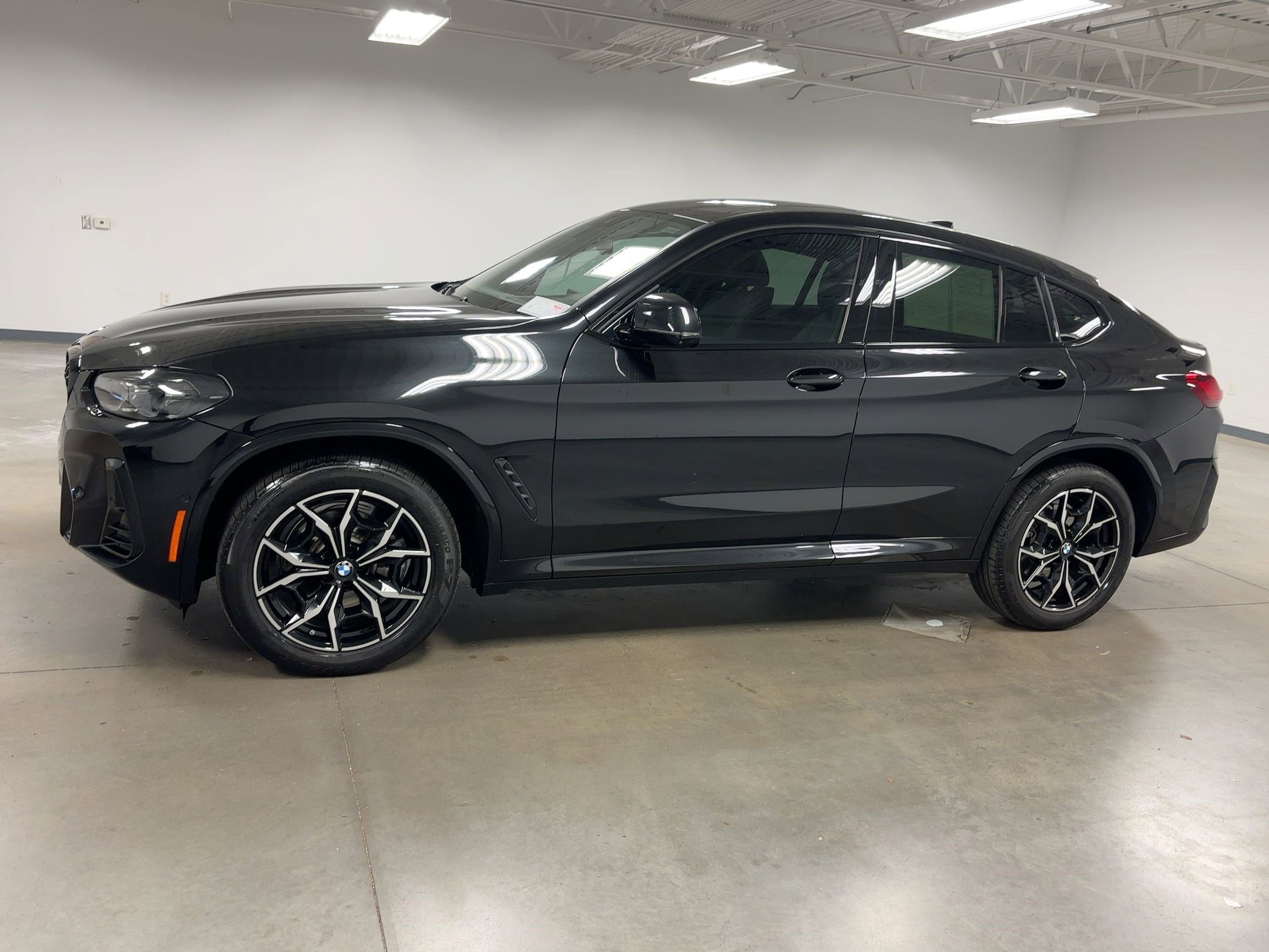 Certified 2025 BMW X4 xDrive30i w/ Premium Package image 2