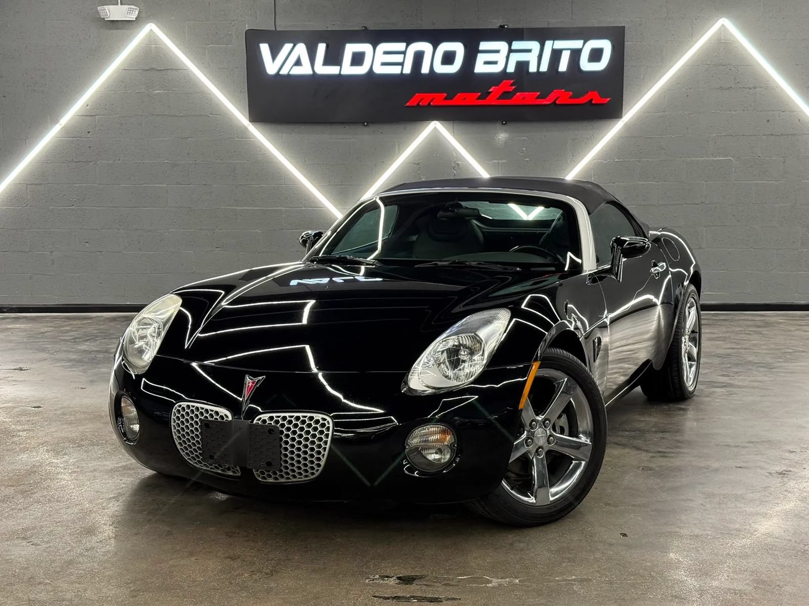 Used 2006 Pontiac Solstice Convertible w/ Premium Package RWD image 8