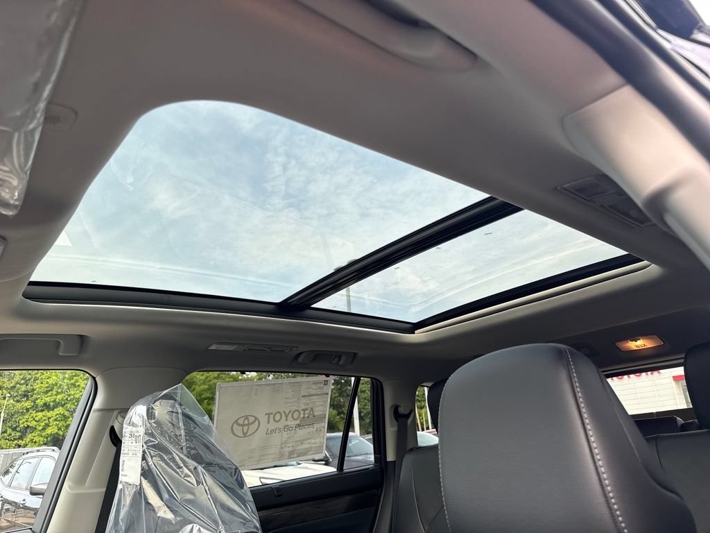 New 2026 Toyota Highlander Platinum AWD/4WD image 18