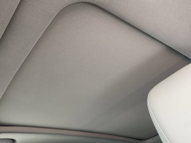 Used 2023 Cadillac XT4 Premium Luxury w/ Cold Weather Package AWD/4WD image 19