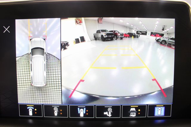 Used 2023 GMC Yukon AT4 w/ Technology Package image 3