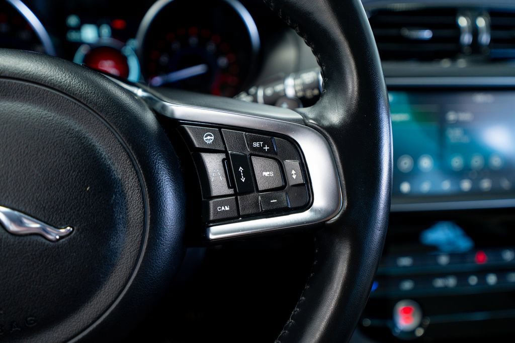 Used 2019 Jaguar F-PACE Prestige AWD/4WD image 33