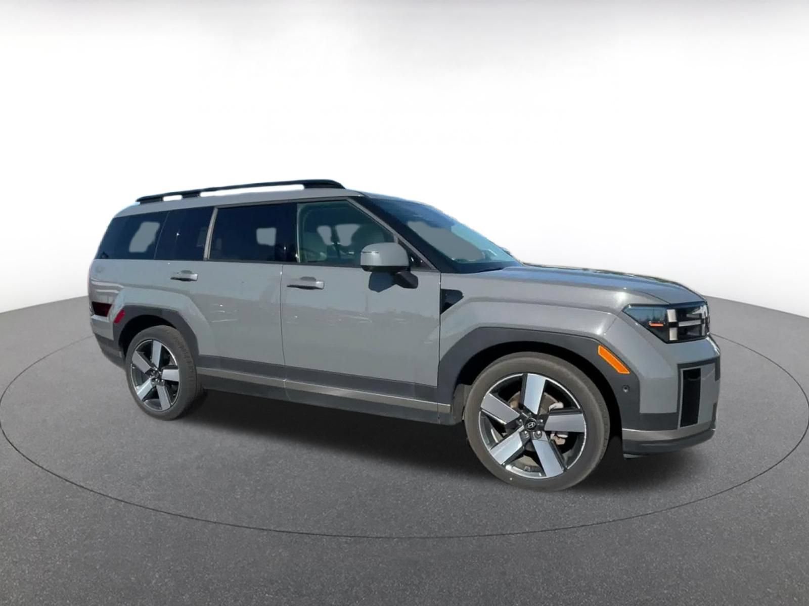 Used 2024 Hyundai Santa Fe Limited FWD image 2