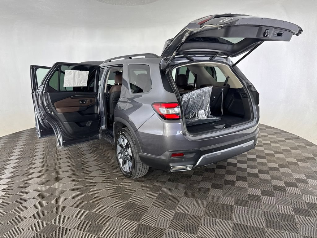Certified 2026 Honda Pilot Touring image 18