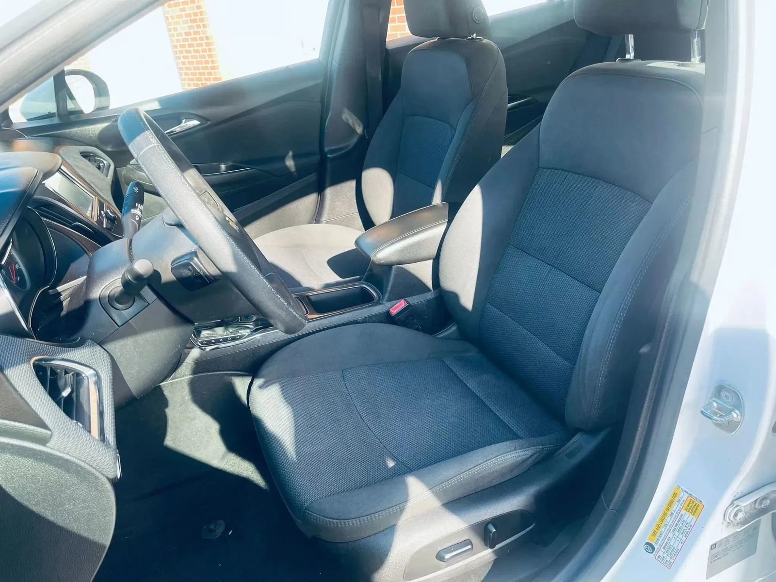 Used 2018 Chevrolet Cruze LT w/ Convenience Package image 18