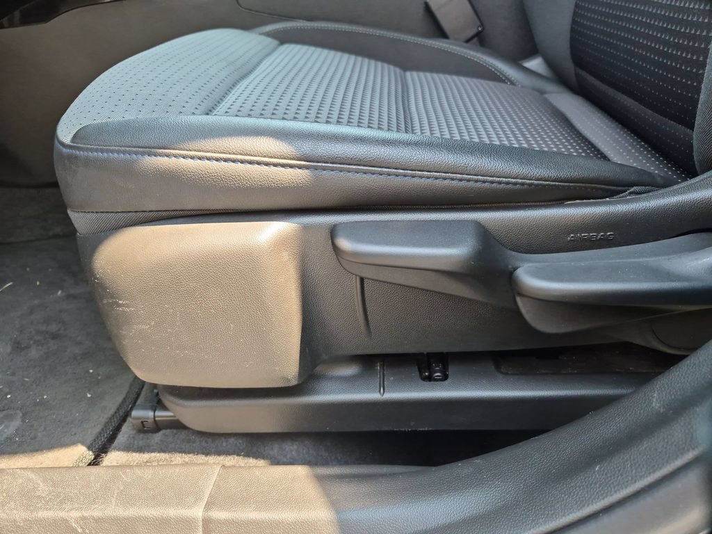 Used 2025 Chevrolet Trax LT w/ LT Convenience Package FWD image 14