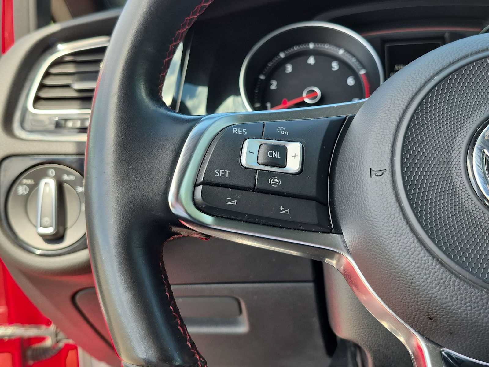 Used 2019 Volkswagen GTI SE FWD image 25
