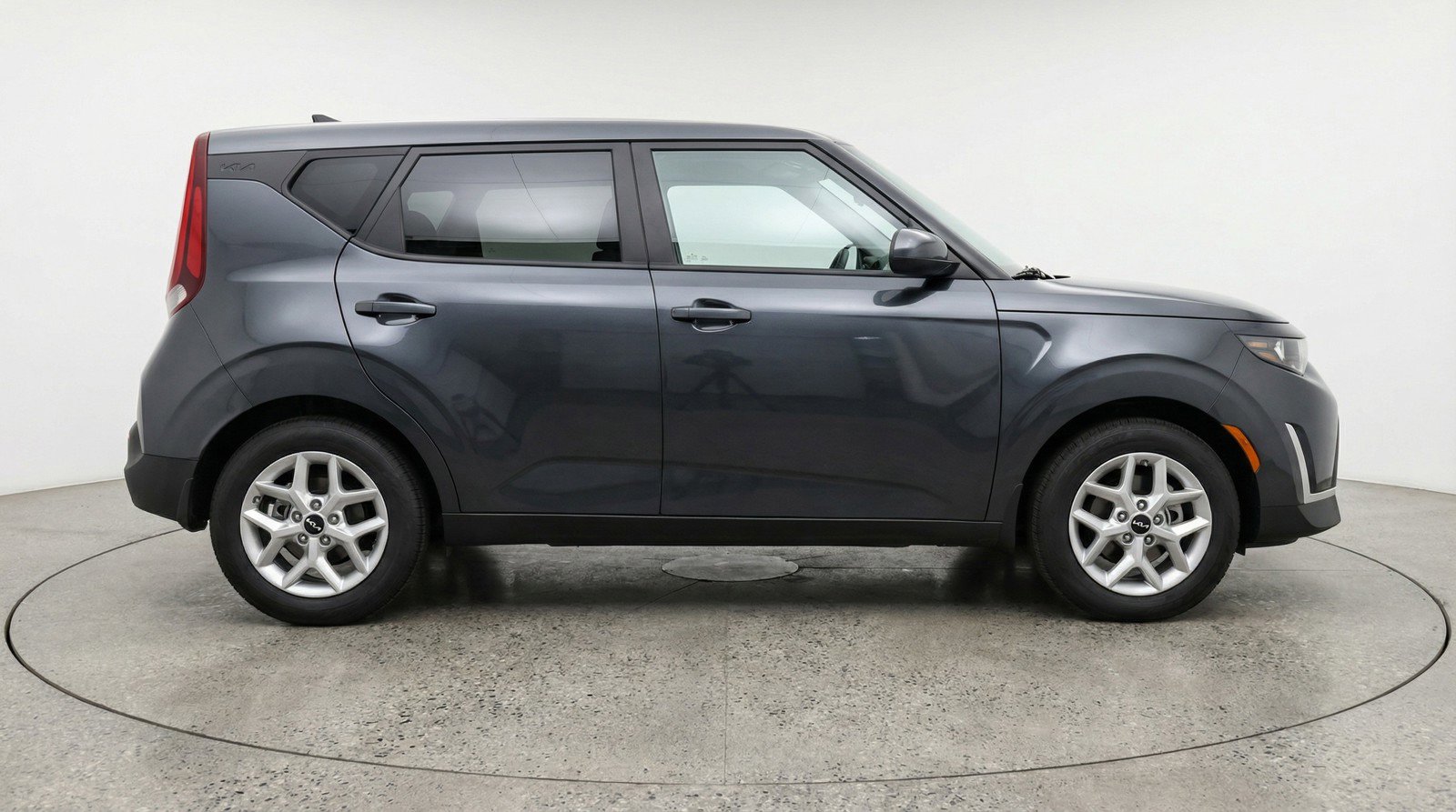 Used 2025 Kia Soul LX w/ LX Technology Package FWD image 11