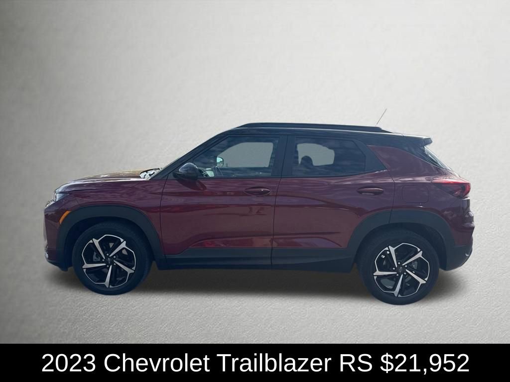 Used 2023 Chevrolet TrailBlazer RS w/ Sun and Liftgate Package FWD image 6