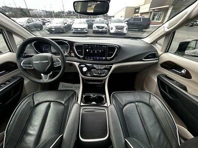 Used 2023 Chrysler Pacifica Limited image 13