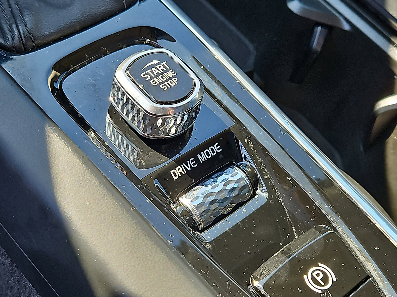 Used 2020 Volvo S60 T6 Momentum w/ Protection Package image 25