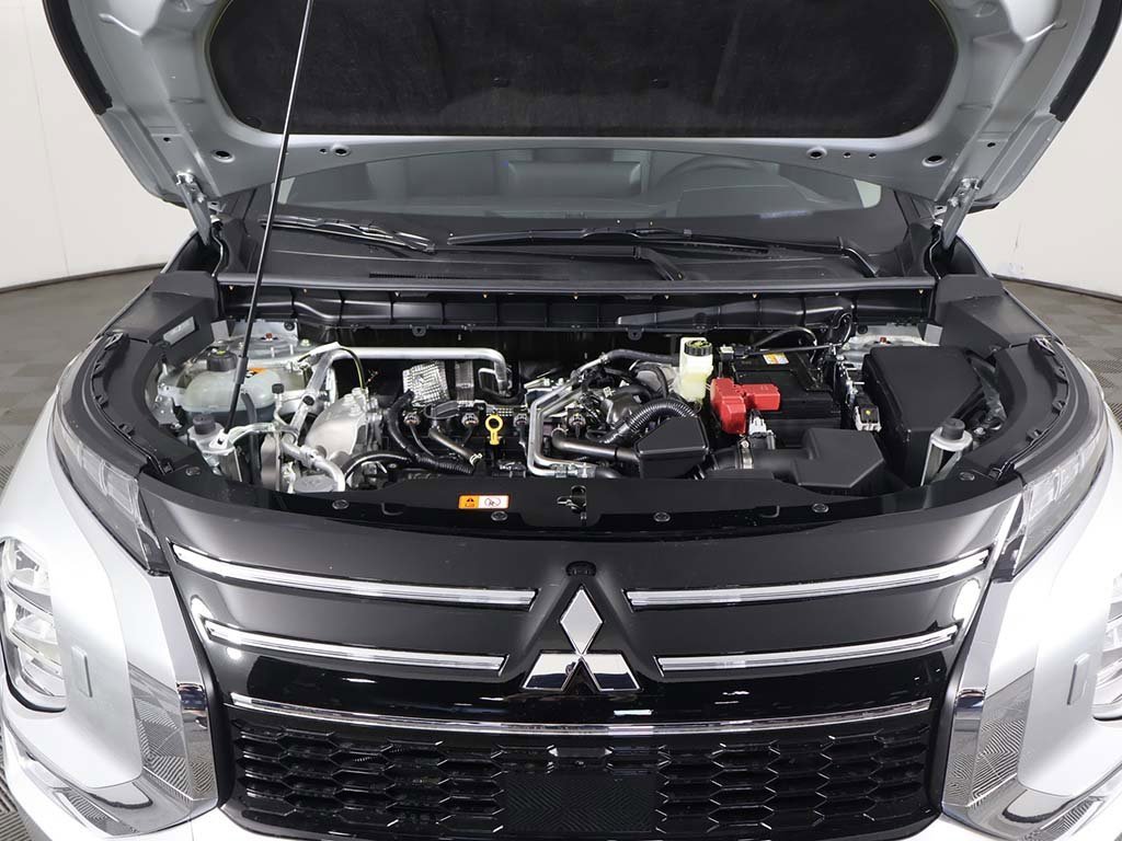 New 2025 Mitsubishi Outlander SE image 25