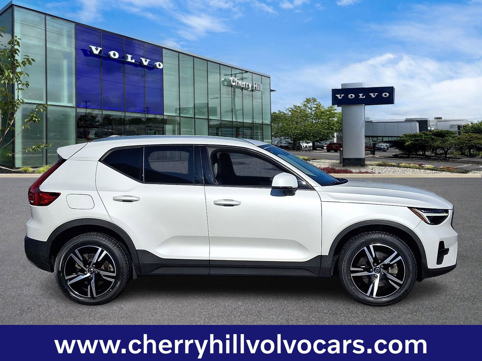 Certified 2023 Volvo XC40 B5 Core w/ Climate Package image 8