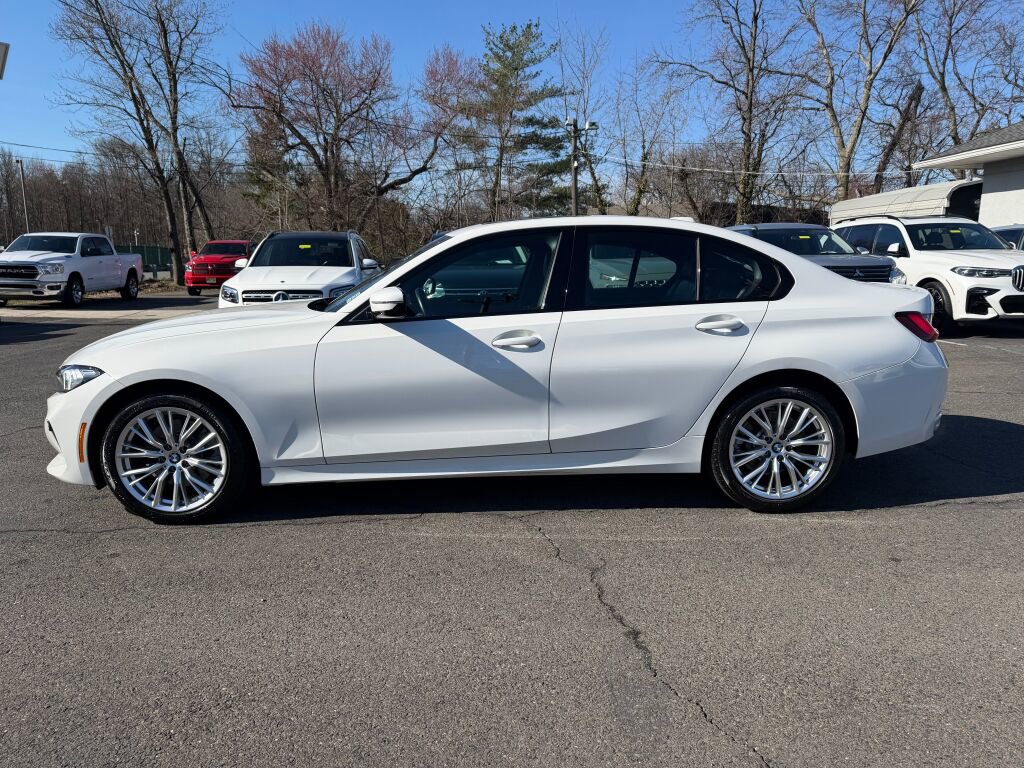 Used 2023 BMW 330i xDrive Sedan w/ Premium Package image 4