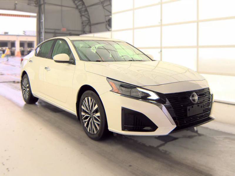 Used 2023 Nissan Altima 2.5 SV AWD/4WD image 2