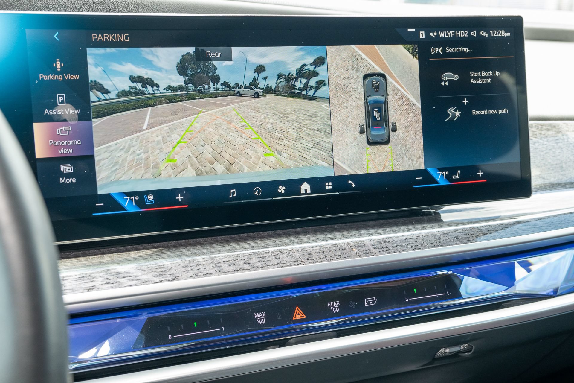 Used 2023 BMW 740i w/ Parking Assistance Package RWD image 49