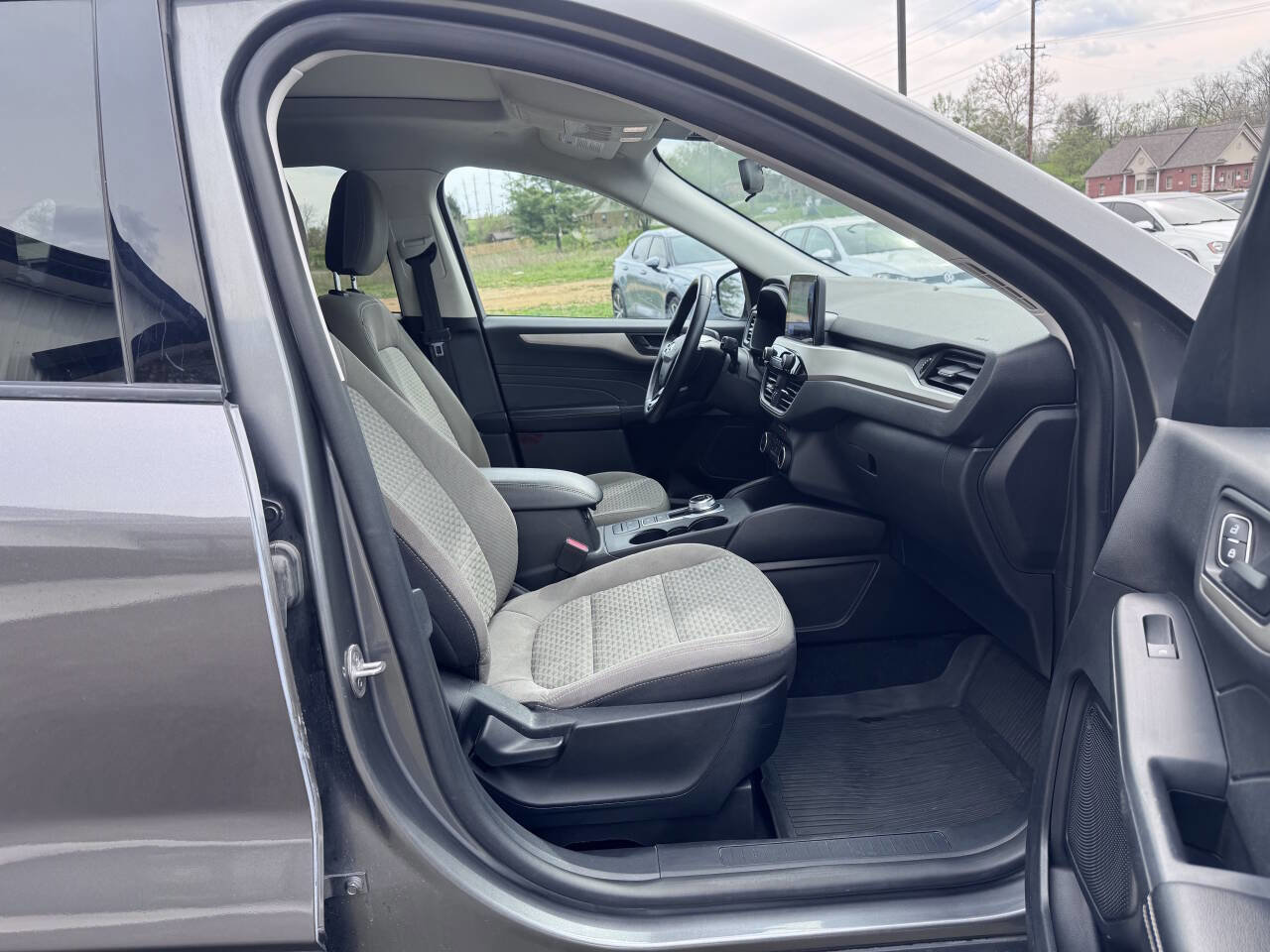 Used 2022 Ford Escape SE w/ SE Sport Appearance Package AWD/4WD image 17