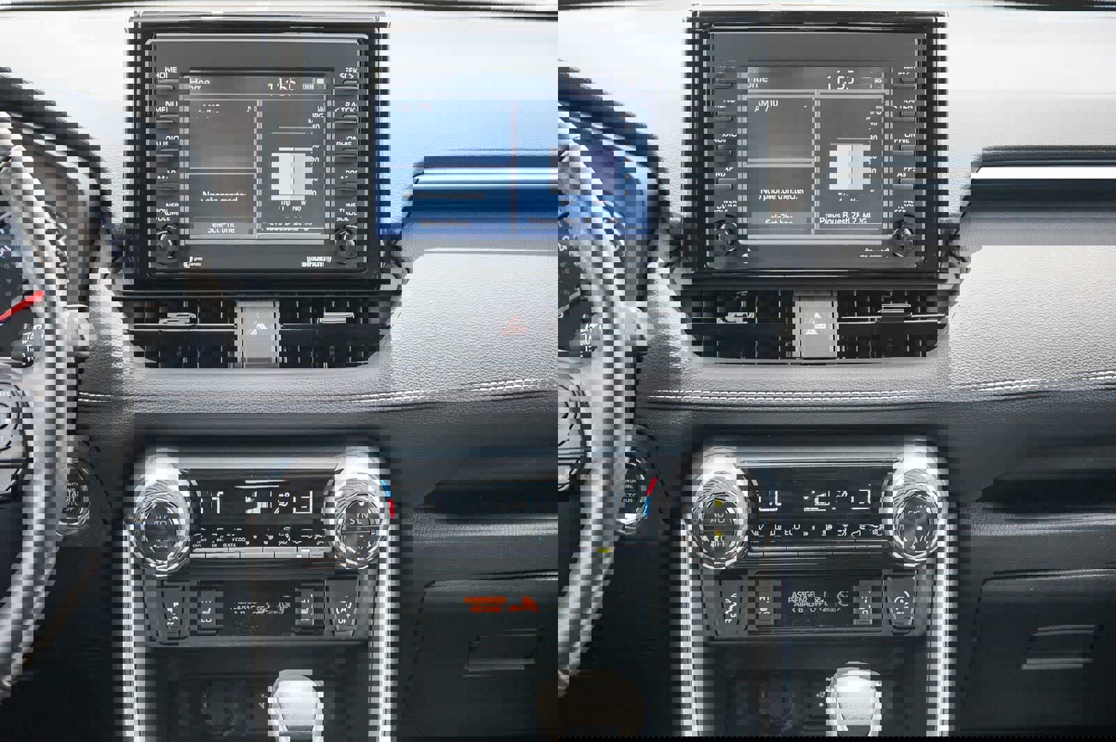 Used 2021 Toyota RAV4 XLE w/ Convenience Package image 13