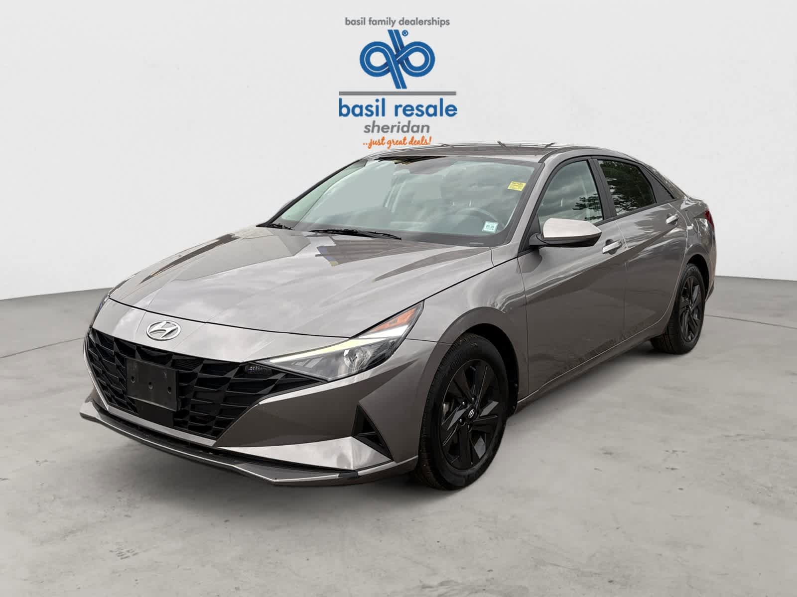 Used 2022 Hyundai Elantra SEL w/ Convenience Package FWD image 2
