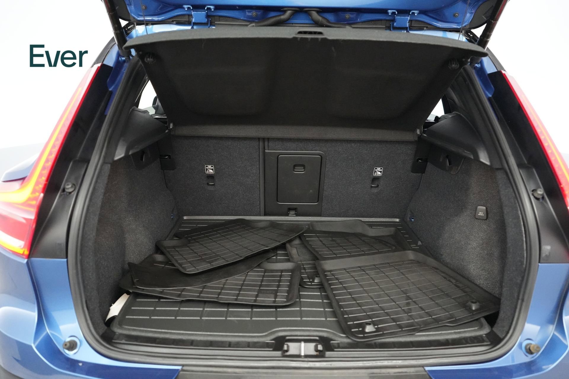 Used 2021 Volvo XC40 P8 Recharge w/ Advanced Package image 8