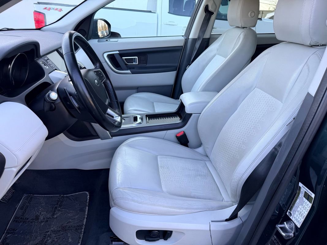 Used 2017 Land Rover Discovery Sport SE image 12