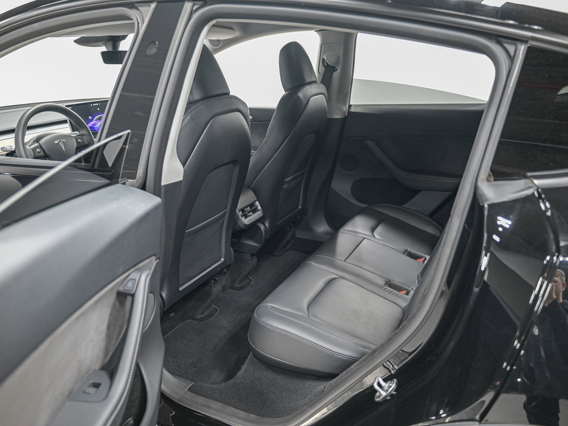 Used 2023 Tesla Model Y Long Range image 29