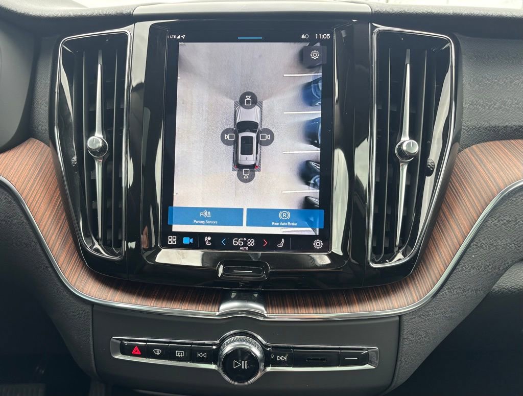 Used 2024 Volvo XC60 B5 Plus w/ Climate Package image 17