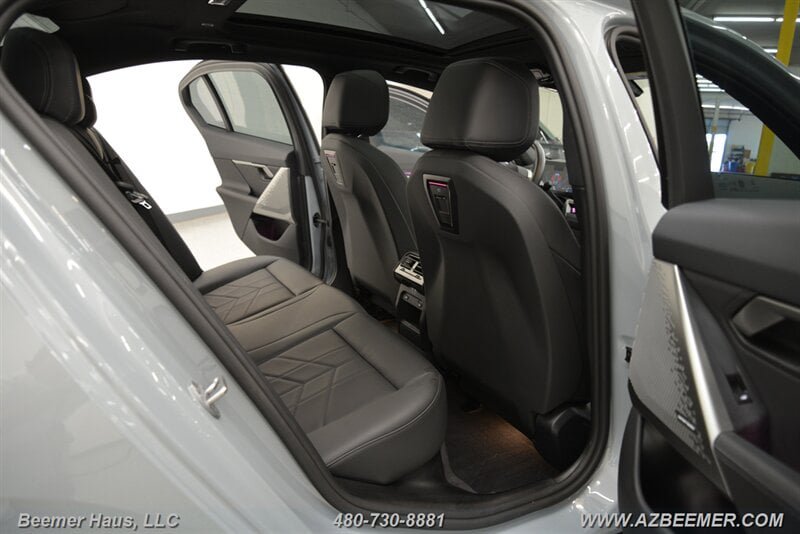 Used 2025 BMW 550e xDrive w/ Premium Package AWD/4WD image 26