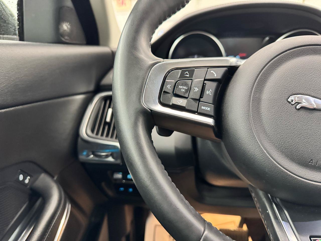Used 2020 Jaguar E-PACE AWD/4WD image 23