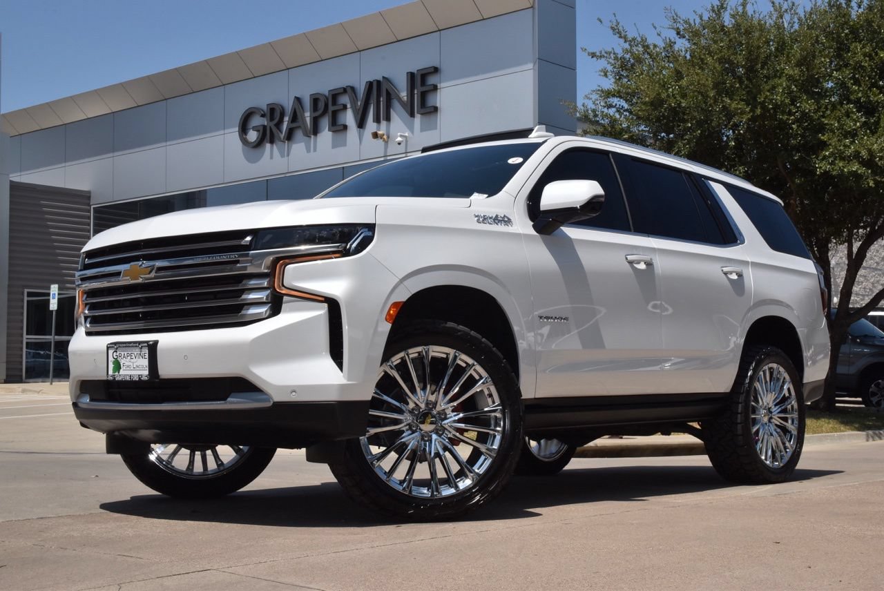 Used 2021 Chevrolet Tahoe High Country w/ Premium Package RWD image 2