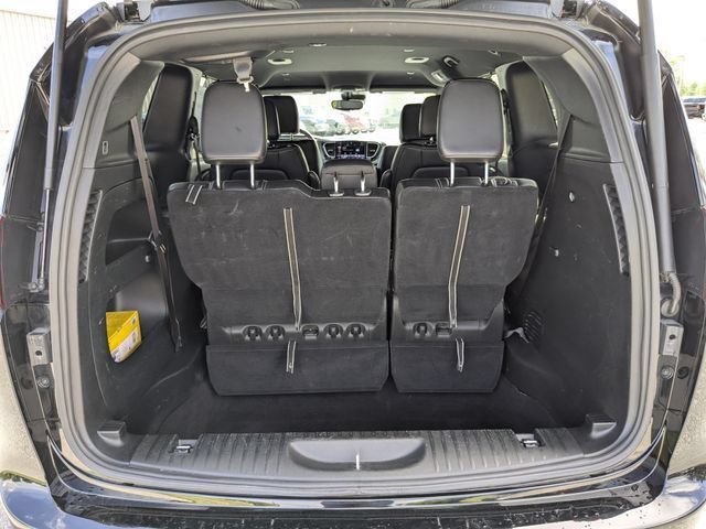 Used 2025 Chrysler Pacifica Select FWD image 13