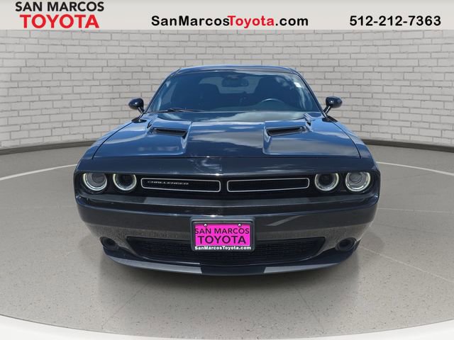 Used 2019 Dodge Challenger SXT image 2